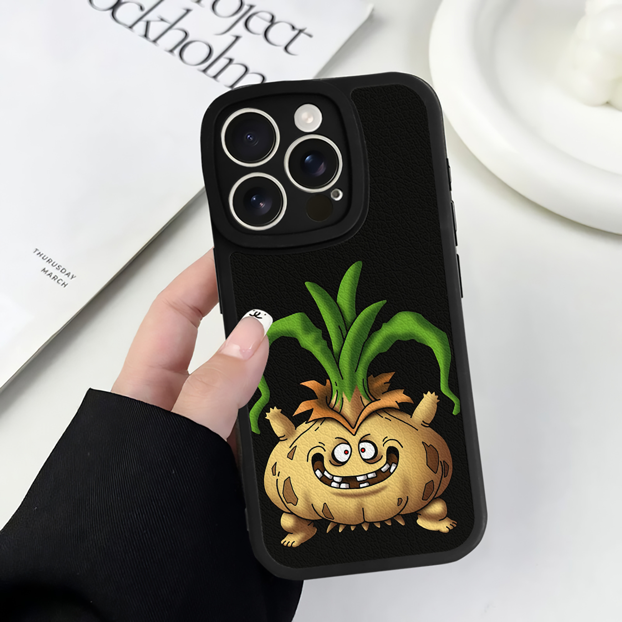 （画像用） ドラゴンクエスト Doragon Kuesuto Dragon Quest 【iPhone 16シリーズ対応】シリコンスマホケース（レザー調） 材質：シリコン